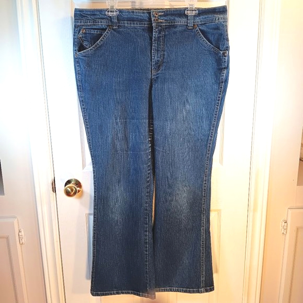 Gloria Vanderbilt Plus Size 18W Women's Flare Leg Jeans Medium Wash Blue Stretch